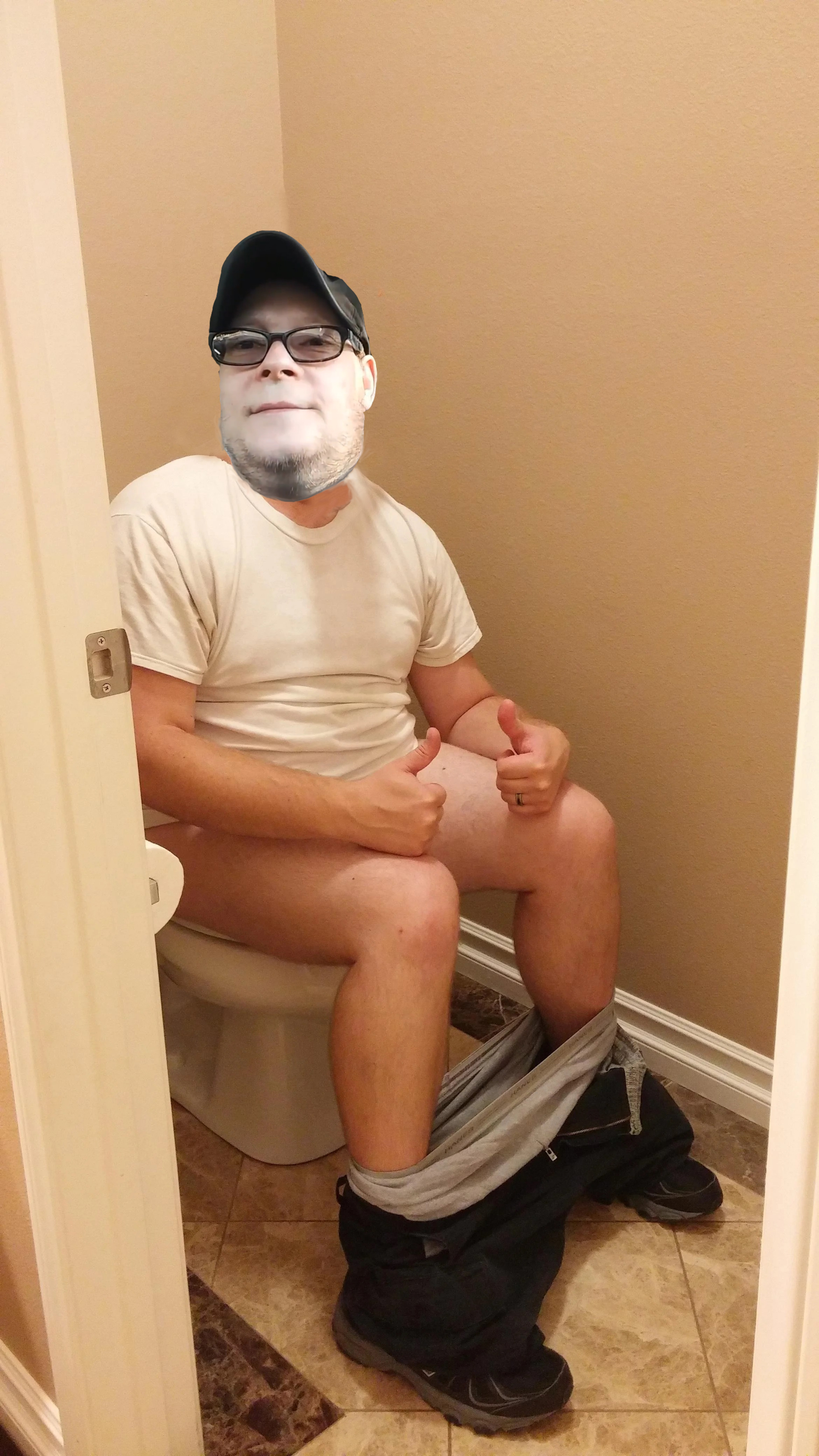 lou-on-toilet6AE497DC-213D-B344-54B5-6CFE27A46D60.jpg